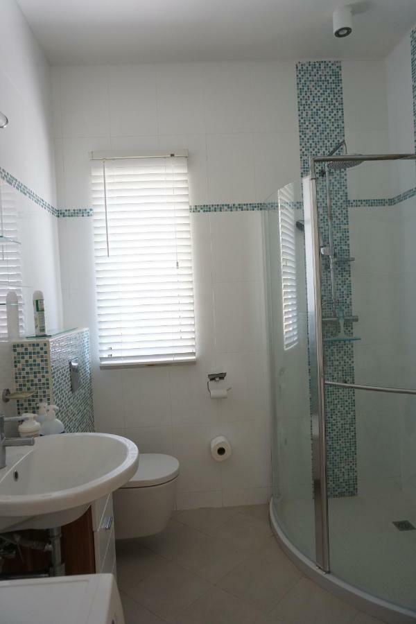 Self Contained Apartment With Private Kitchen Higher Heights, Barbados Крайст Чърч Екстериор снимка