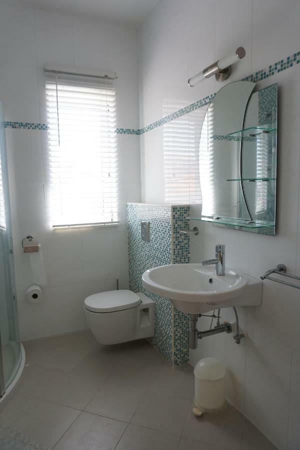 Self Contained Apartment With Private Kitchen Higher Heights, Barbados Крайст Чърч Екстериор снимка