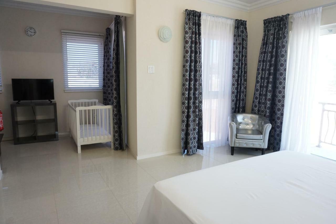 Self Contained Apartment With Private Kitchen Higher Heights, Barbados Крайст Чърч Екстериор снимка