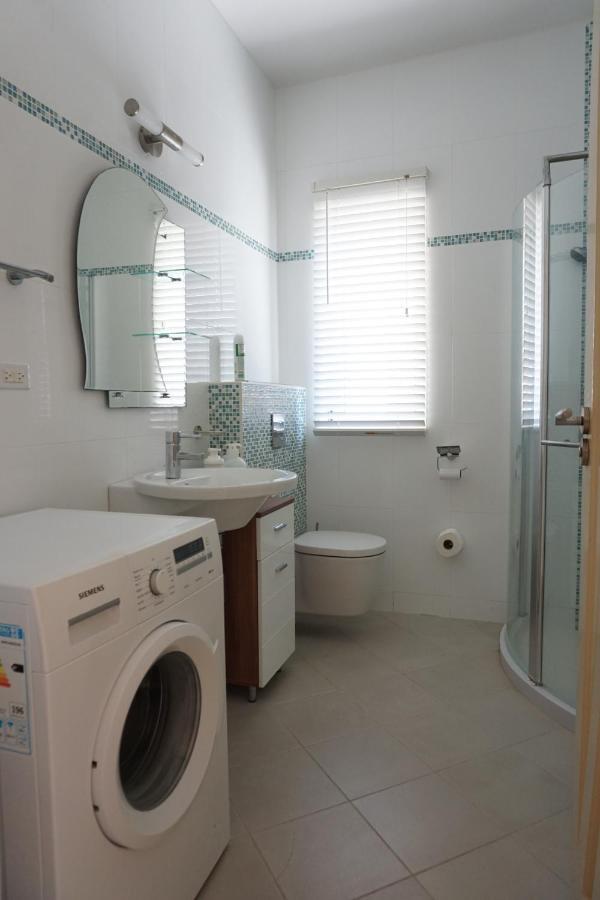 Self Contained Apartment With Private Kitchen Higher Heights, Barbados Крайст Чърч Екстериор снимка